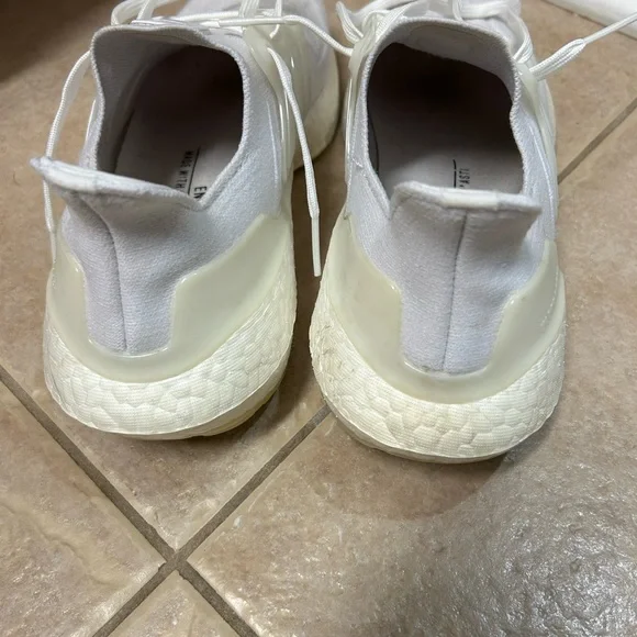 Adidas UltraBoost White Sneakers - Picture 4 of 6